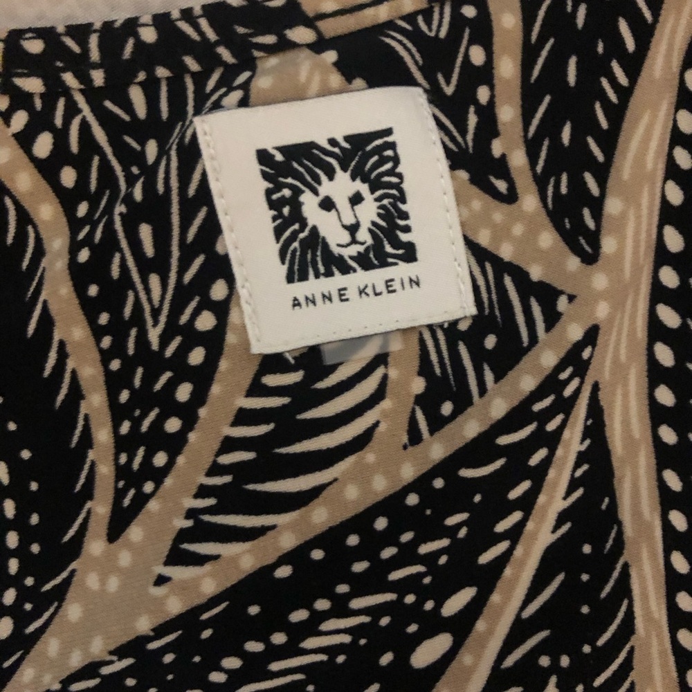Anne Klein Black and Tan Leaf Pattern Top
